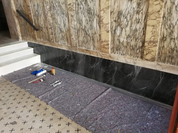 Ölmalerei Marmorsockel